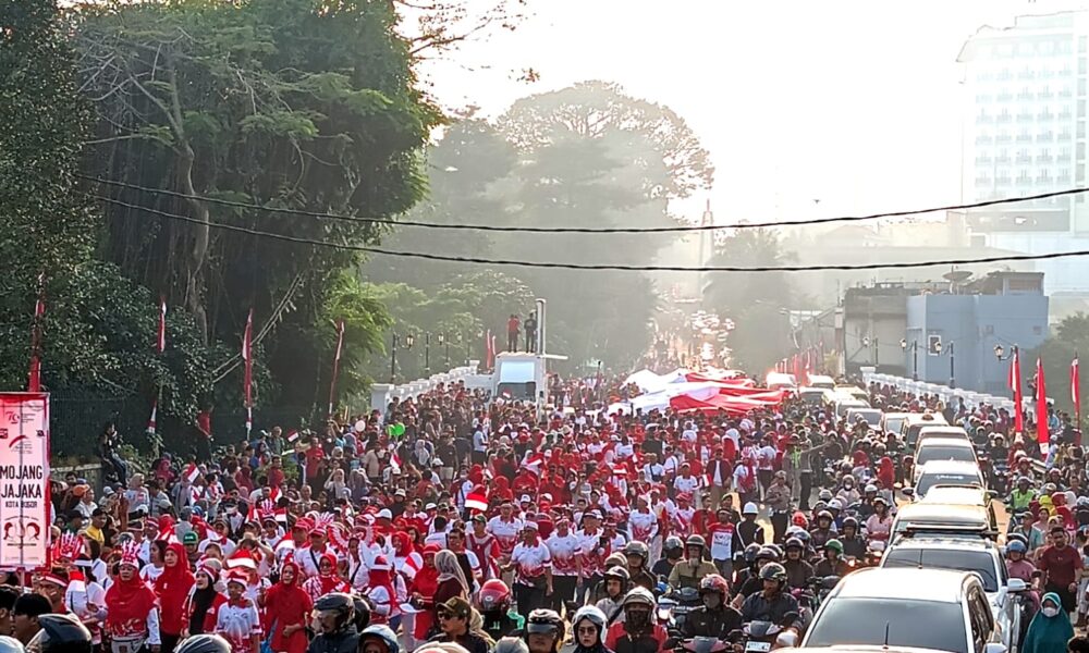 2 Bendera Merah Putih Raksasa Diarak 4,3 Km
