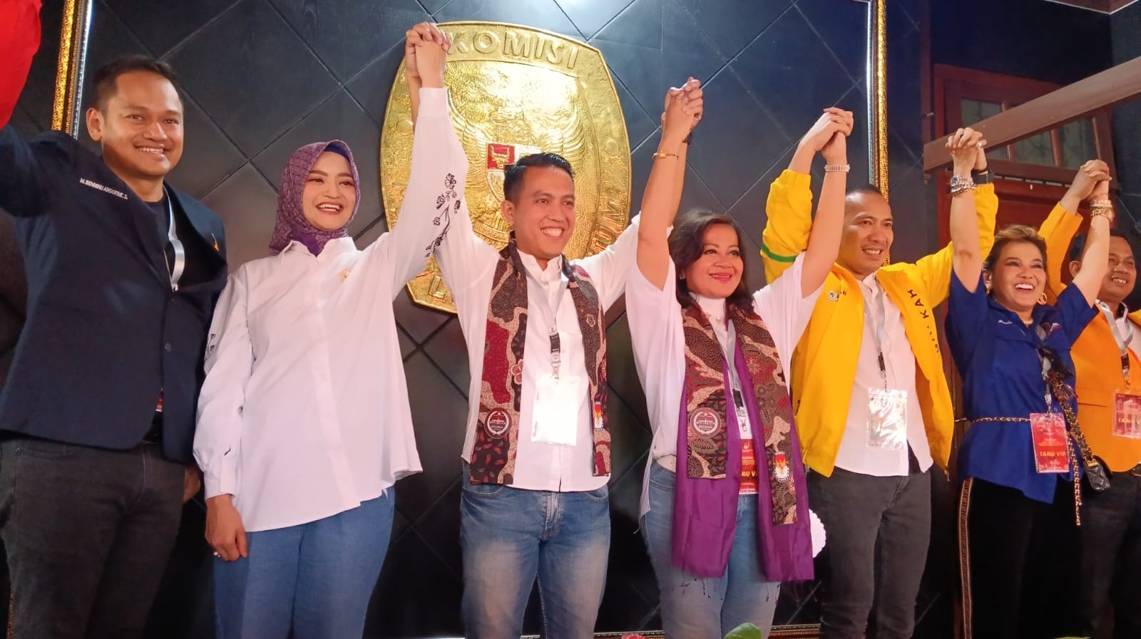 Diusung 3 Parpol, Sendi-Melli Daftar ke KPU Kota Bogor 