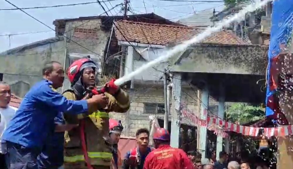 Anak Main Korek Api, Rumah di Kota Bogor Kebakaran
