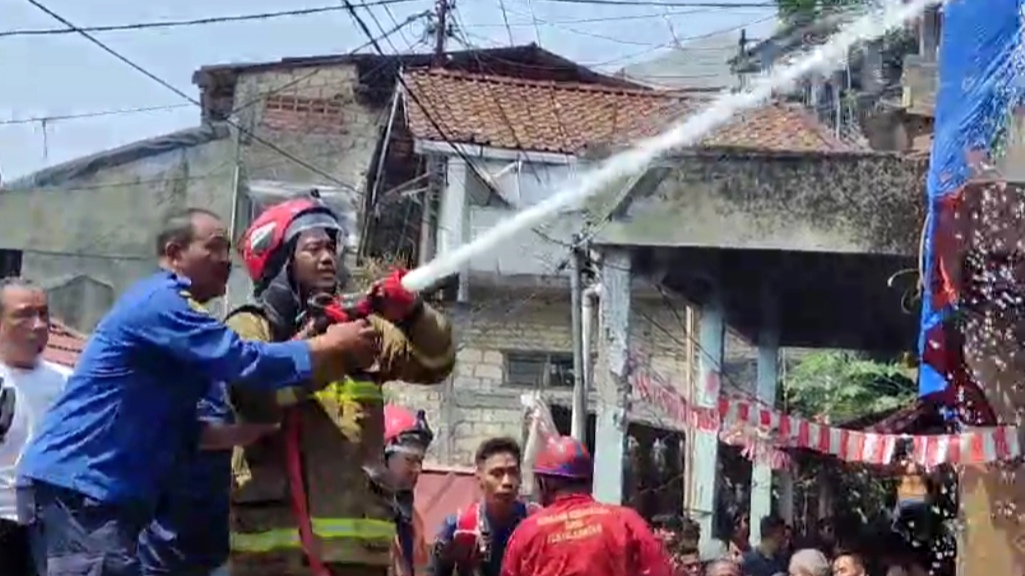 Anak Main Korek Api, Rumah di Kota Bogor Kebakaran