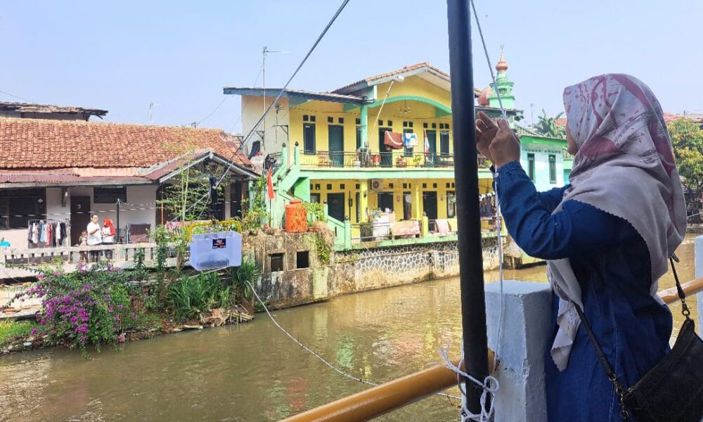 Unik! Warung Kerek di Kota Bogor Antar Makanan Seberangi Sungai