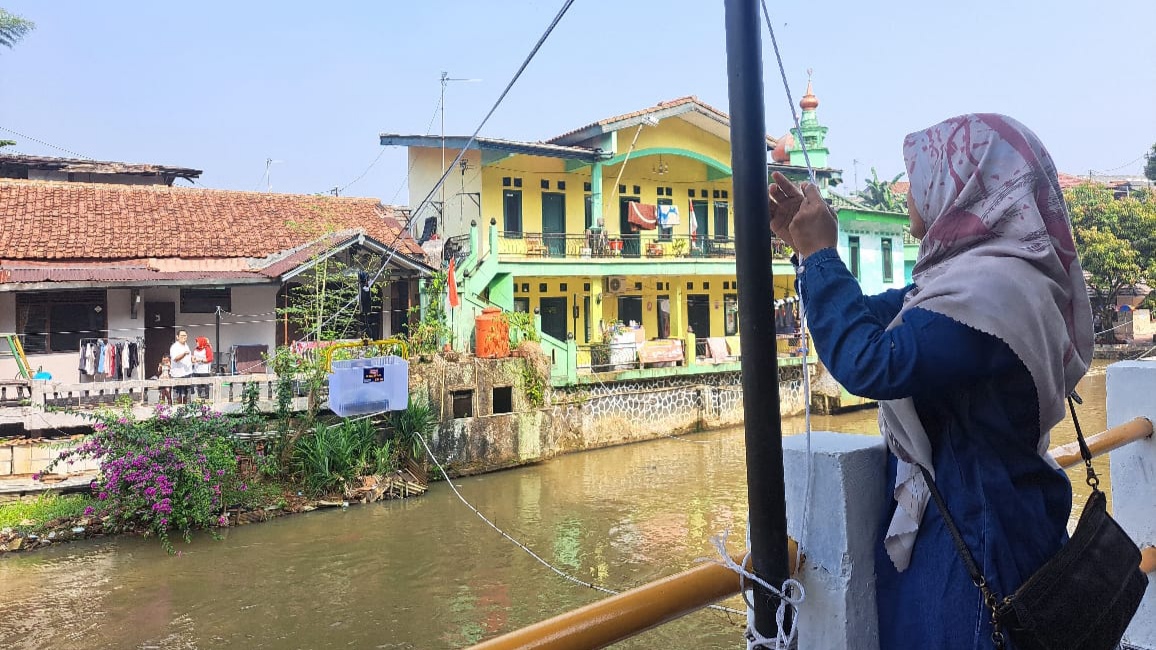 Unik! Warung Kerek di Kota Bogor Antar Makanan Seberangi Sungai