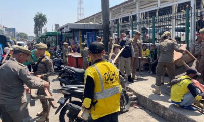 Petugas Tertibkan PKL hingga Gepeng di Jalan Mayor Oking