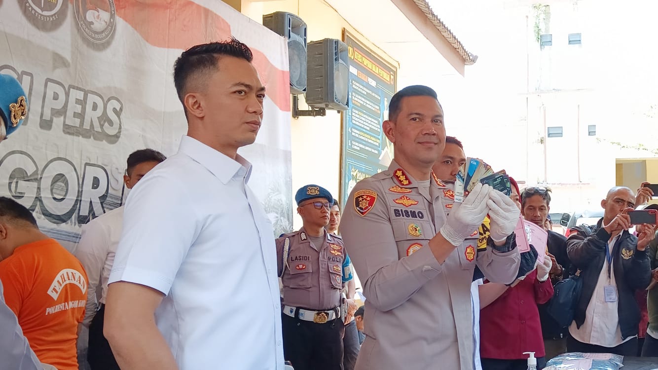 Kuras Isi ATM Wisatawan, Komplotan Penipuan Diringkus Polisi 