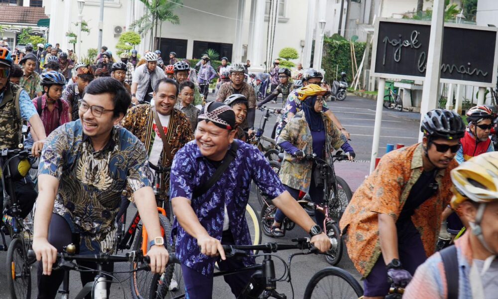 Bersepeda Sambil Lestarikan Batik di Kota Bogor