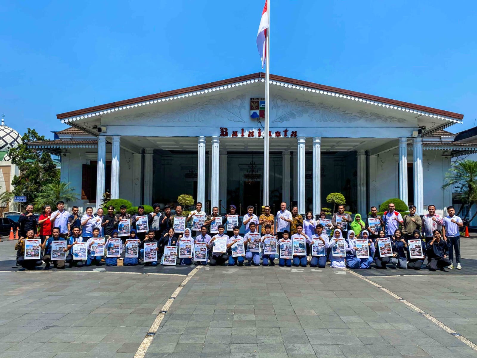Pasukan Pengibar Bendera di Tugu Kujang dapat Penghargaan