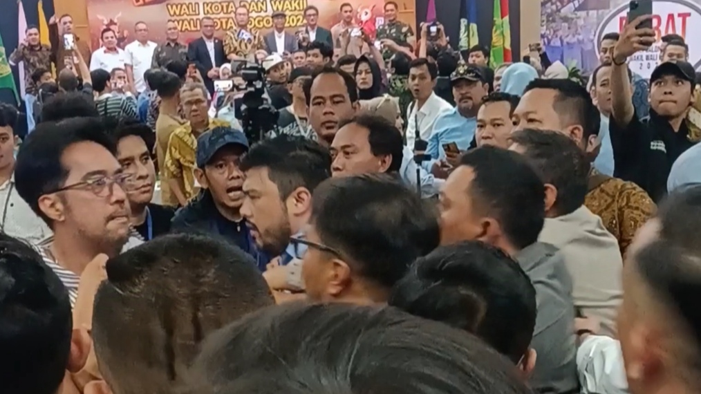 Pendukung Dedie dan Sendi Nyaris Bentrok di Debat Paslon