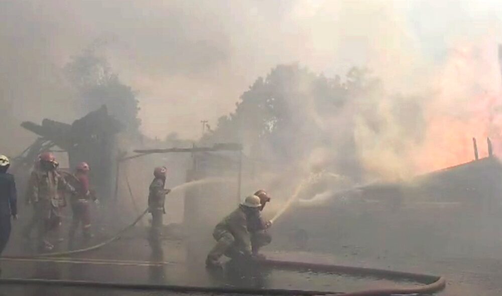 Kebakaran Hebat di Jalan Raya Tajur Diduga Akibat Puntung Rokok 