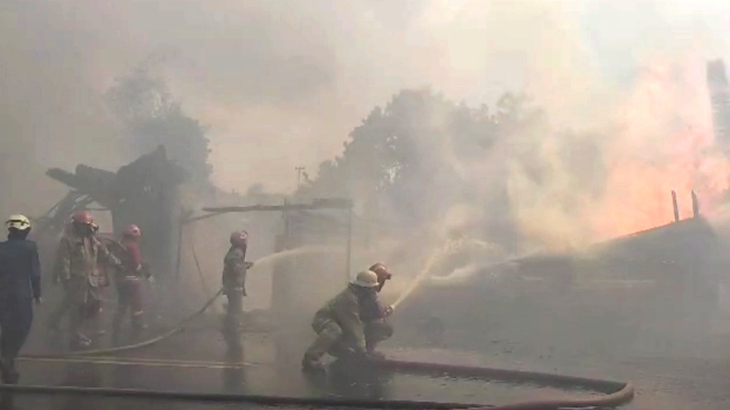 Kebakaran Hebat di Jalan Raya Tajur Diduga Akibat Puntung Rokok 