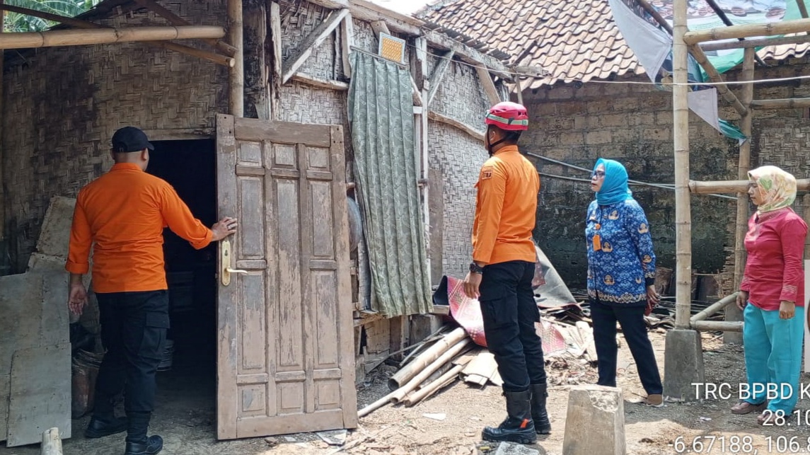 Rumah Warga di Rancamaya Ambruk, Penghuni Diungsikan 