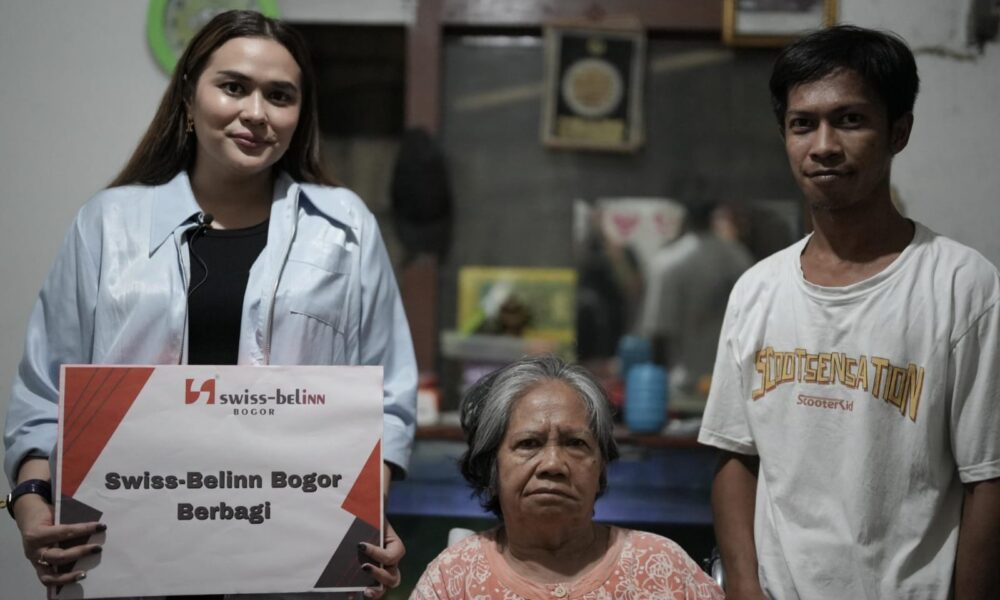 Swiss-Belinn Bogor Peduli Beri Bantuan Kursi Roda untuk Warga Cibogor