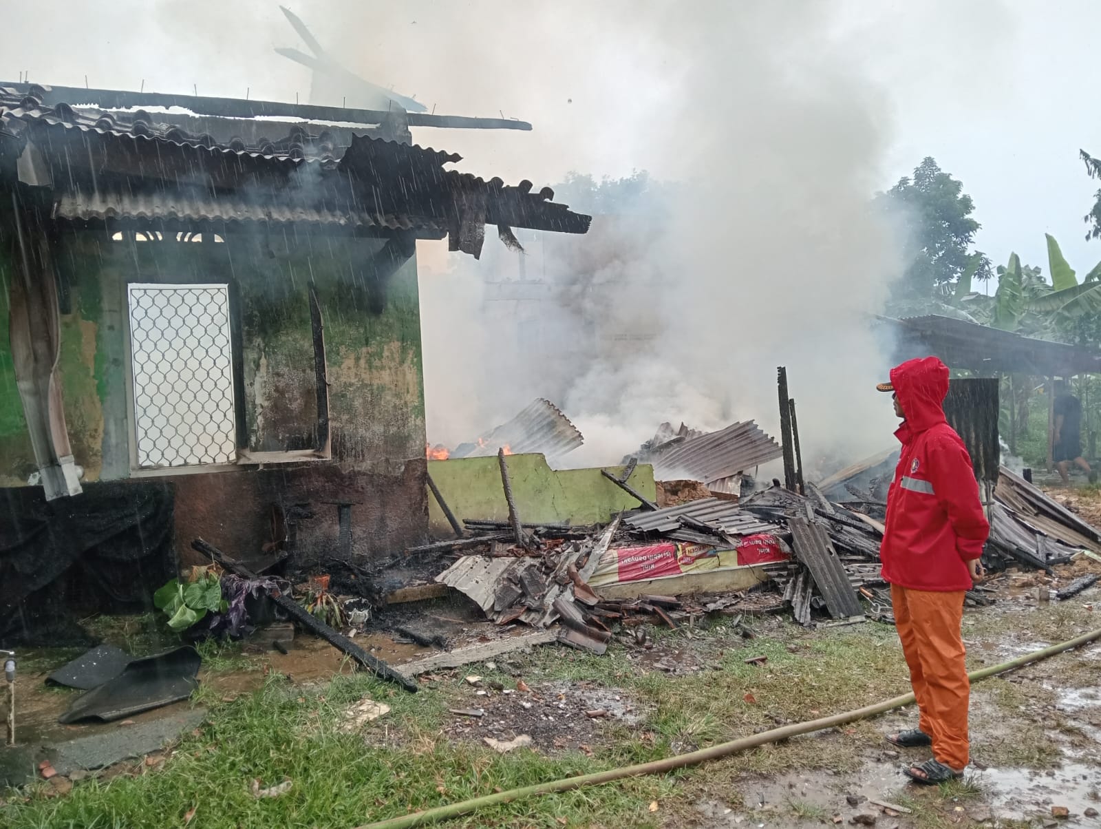 Diduga Akibat TV, Rumah Warga di Rangga Mekar Terbakar