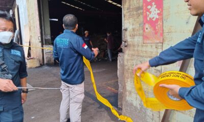 Menteri LH Hanif Faisol Segel Pabrik Pengelolaan Besi di Bekasi