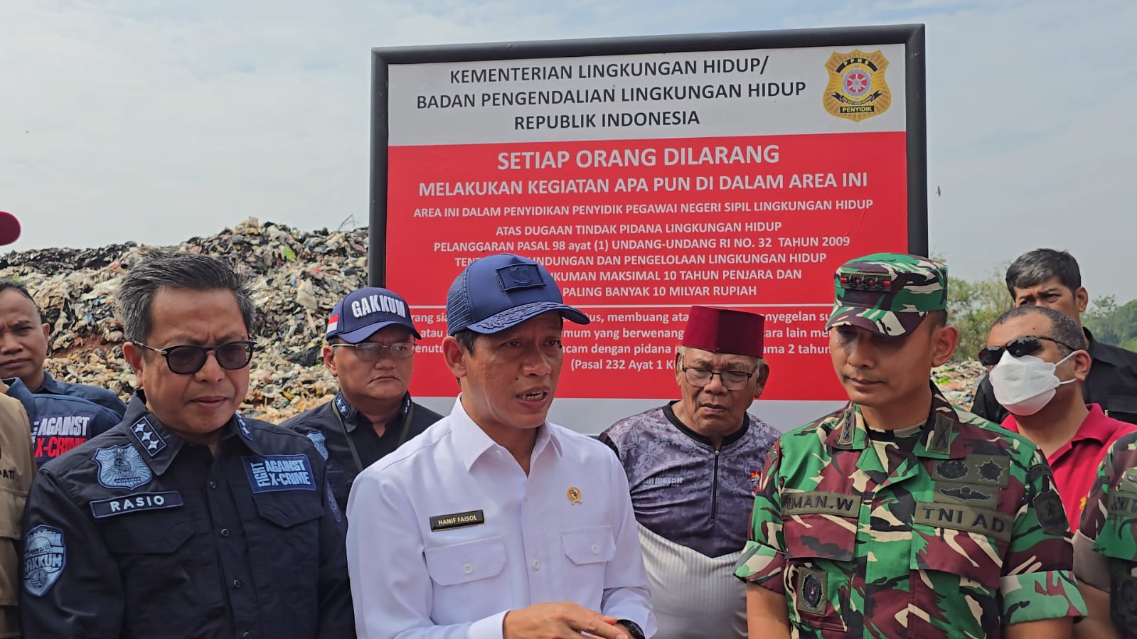 Tegas! Menteri LH Hanif Faisol Segel TPA Sampah Liar di Depok