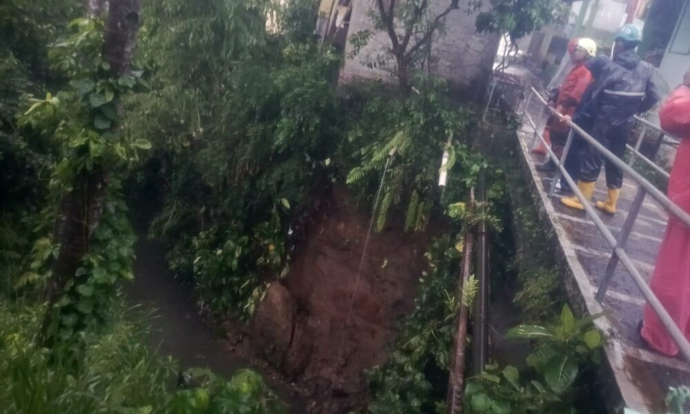 Tebing Kali Cibogor Longsor, Rumah Warga Terancam