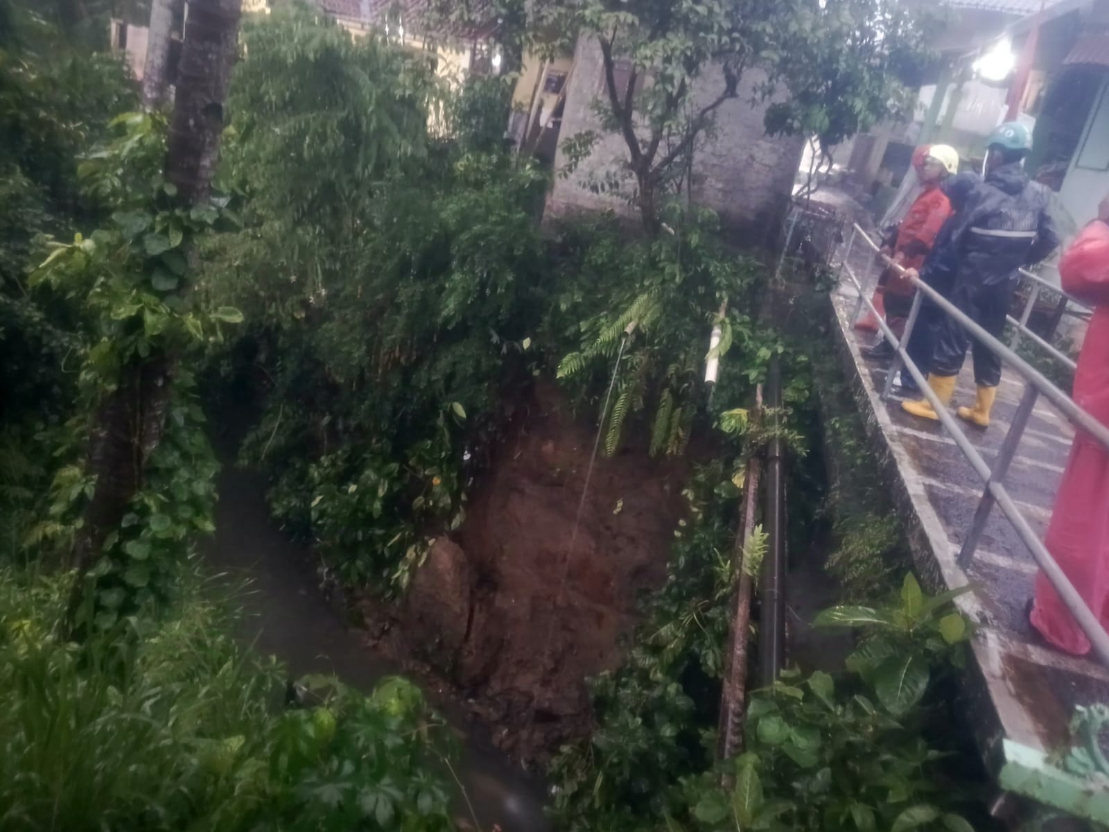 Tebing Kali Cibogor Longsor, Rumah Warga Terancam