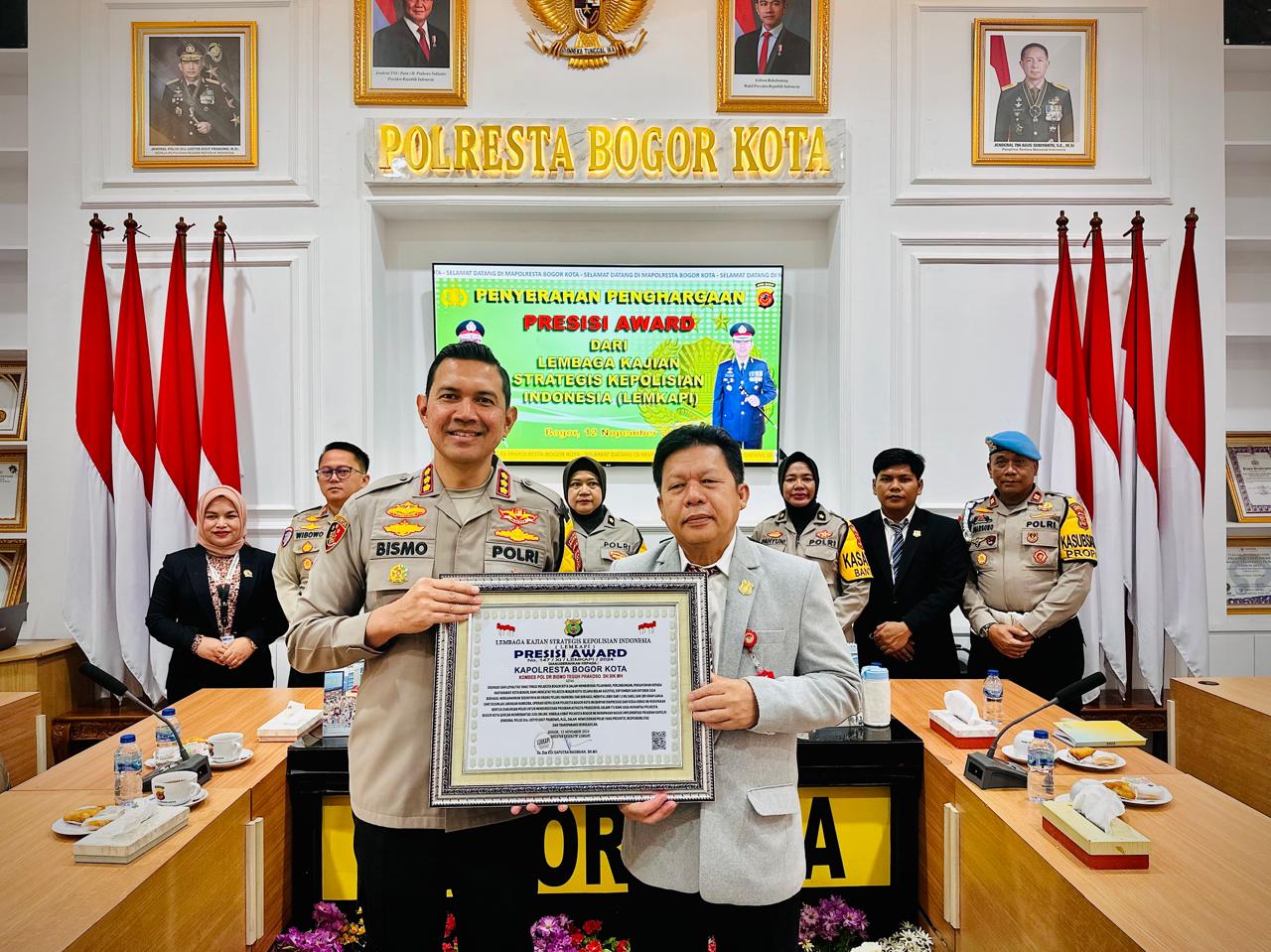 Kapolresta Bogor Kota Raih Penghargaan Presisi Award dari LEMKAPI