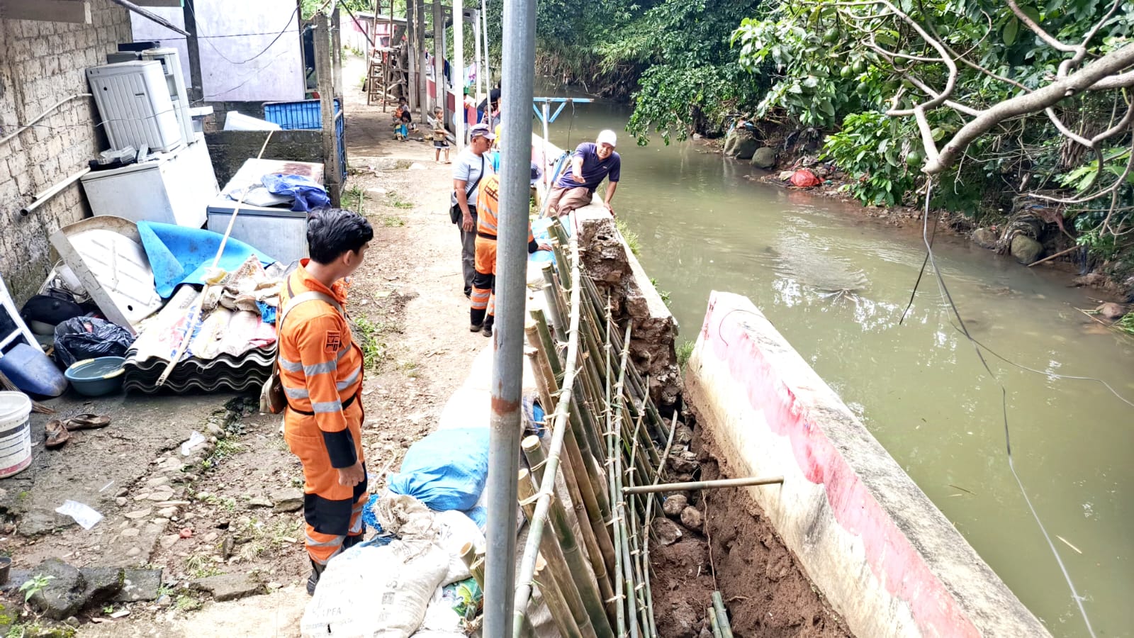2 Bencana Tanah Longsor Terjadi Bersamaan di Bogor Utara