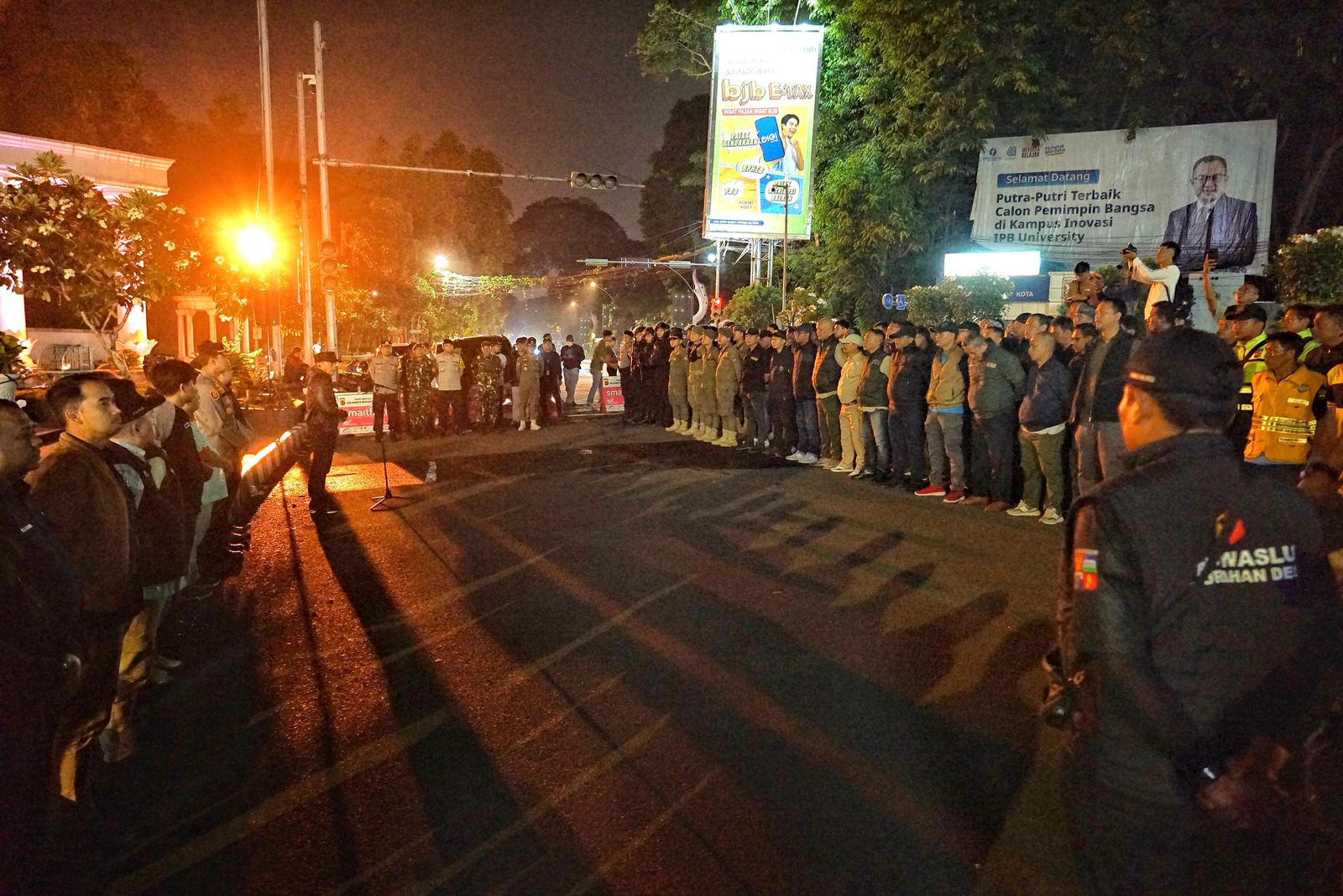 Masa Tenang, Alat Peraga Kampanye di Kota Bogor Dibersihkan 