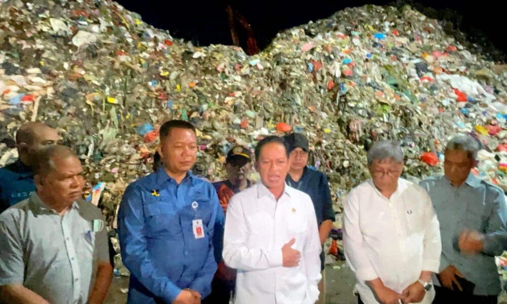 Sidak di Pekanbaru, Menteri LH Hanif Faisol Instruksikan Evaluasi TPA Muara Fajar