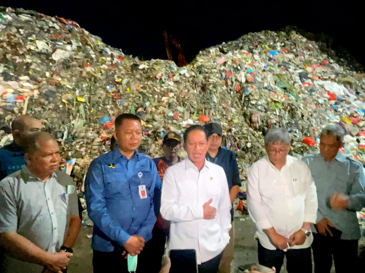 Sidak di Pekanbaru, Menteri LH Hanif Faisol Instruksikan Evaluasi TPA Muara Fajar