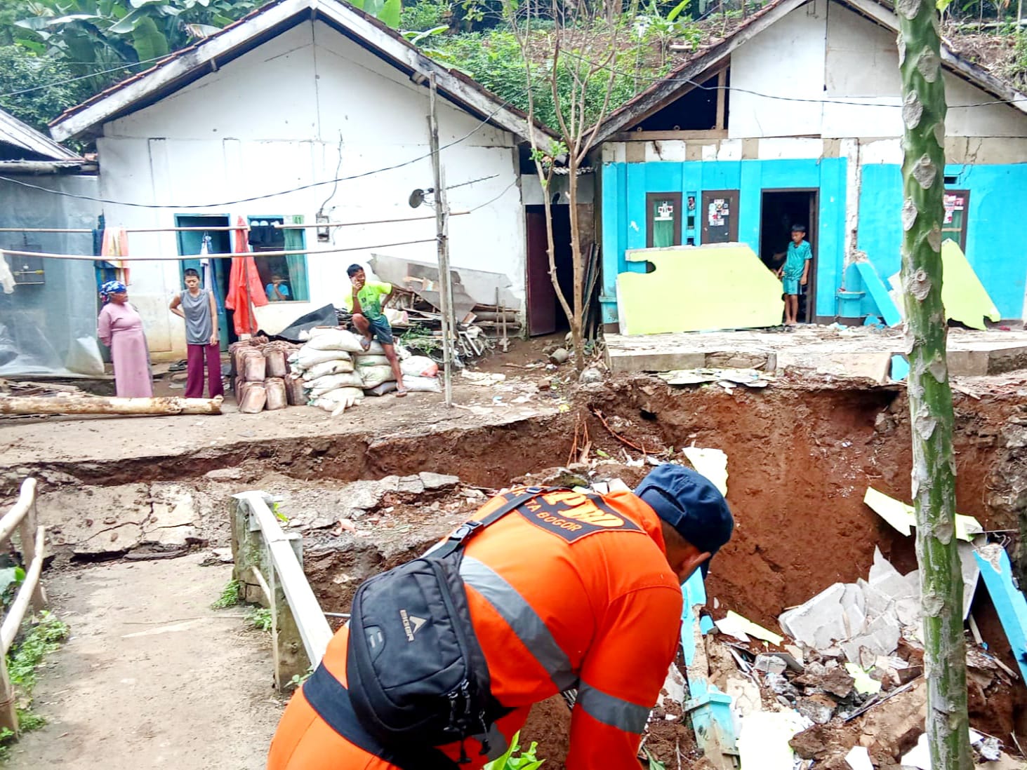 Longsor di Kertamaya, Akses Jembatan Terputus, 2 Rumah Warga Rusak