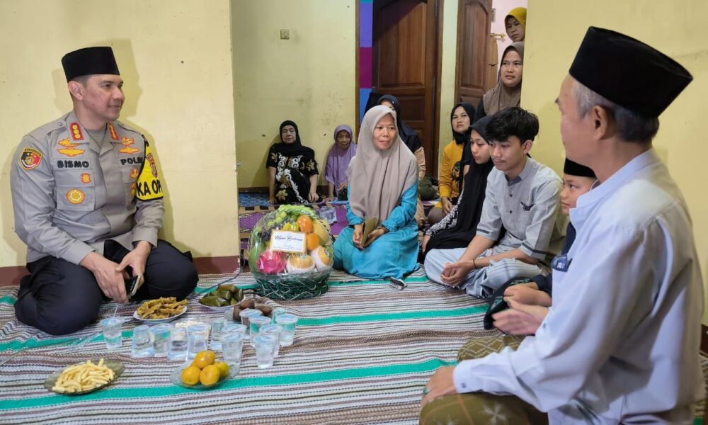 Kapolresta Bogor Kota Beri Santunan Petugas Pam TPS yang Wafat di Pilkada 