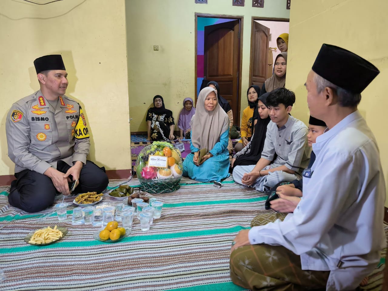 Kapolresta Bogor Kota Beri Santunan Petugas Pam TPS yang Wafat di Pilkada 
