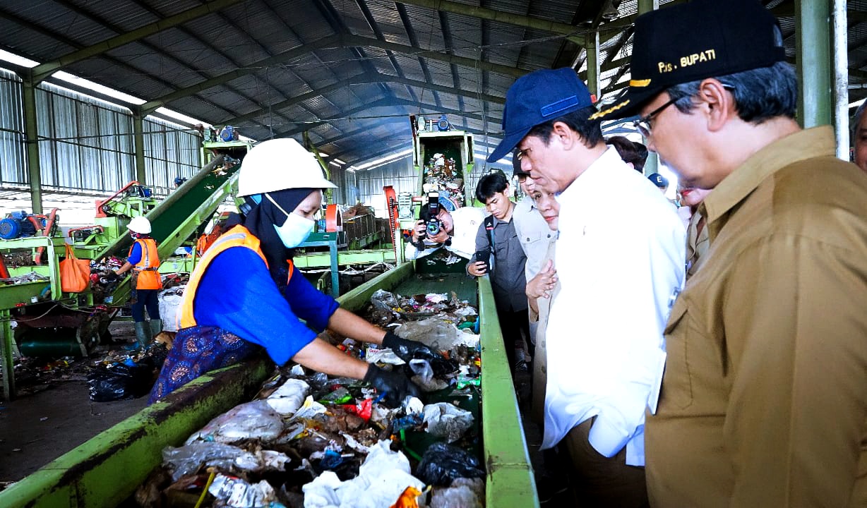 Menteri LH Hanif Faisol Puji Pengelolaan Sampah di Sleman: Bisa Ditiru Daerah Lain 