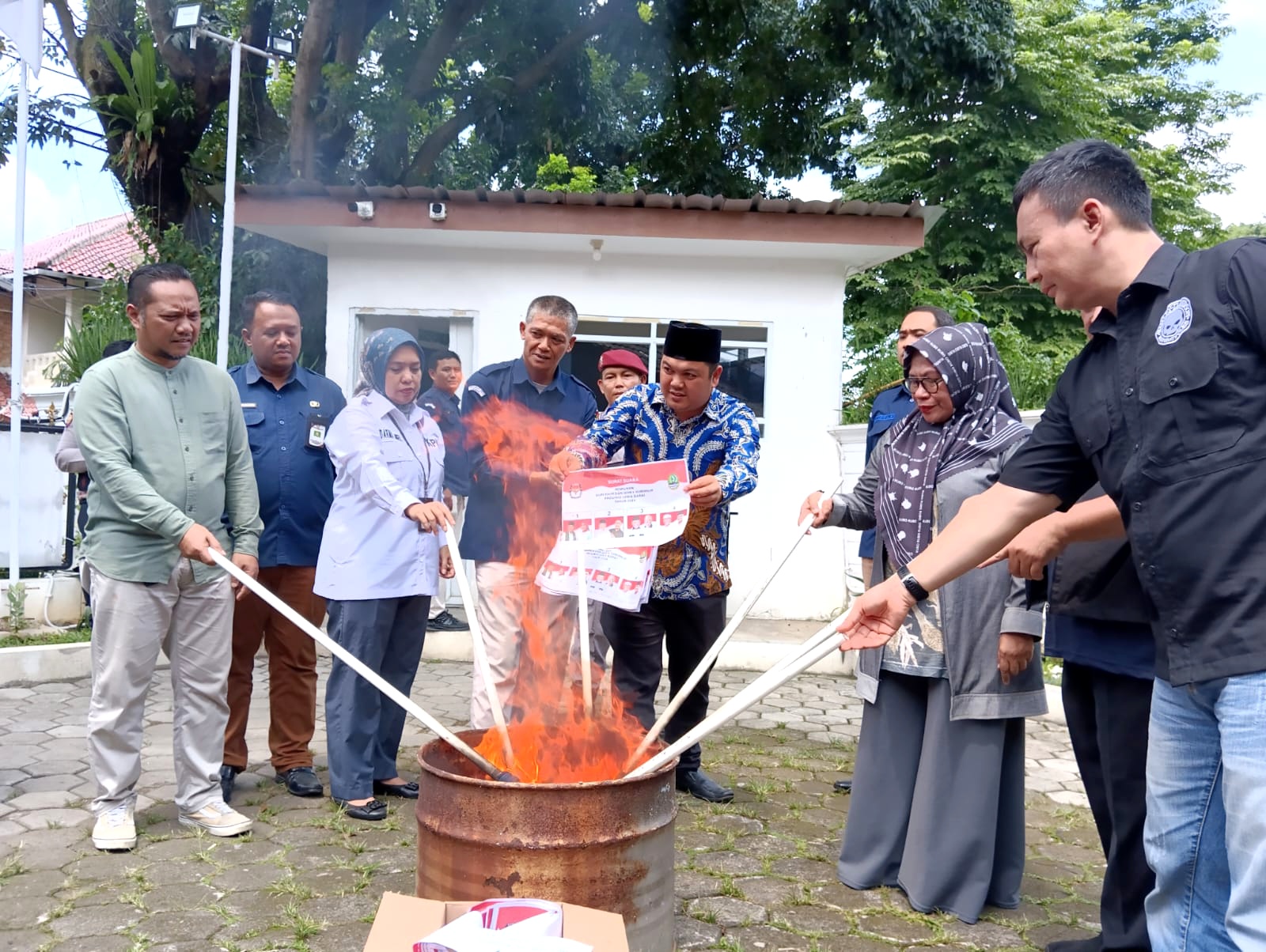 H-1 Pilkada, Puluhan Surat Suara Rusak Dimusnahkan KPU Kota Bogor