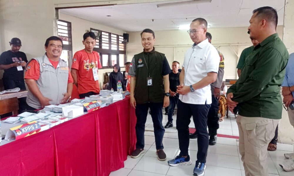 Tinjau TPS di Kota Bogor, Eddy Soeparno Pastikan Pilkada Berjalan Lancar