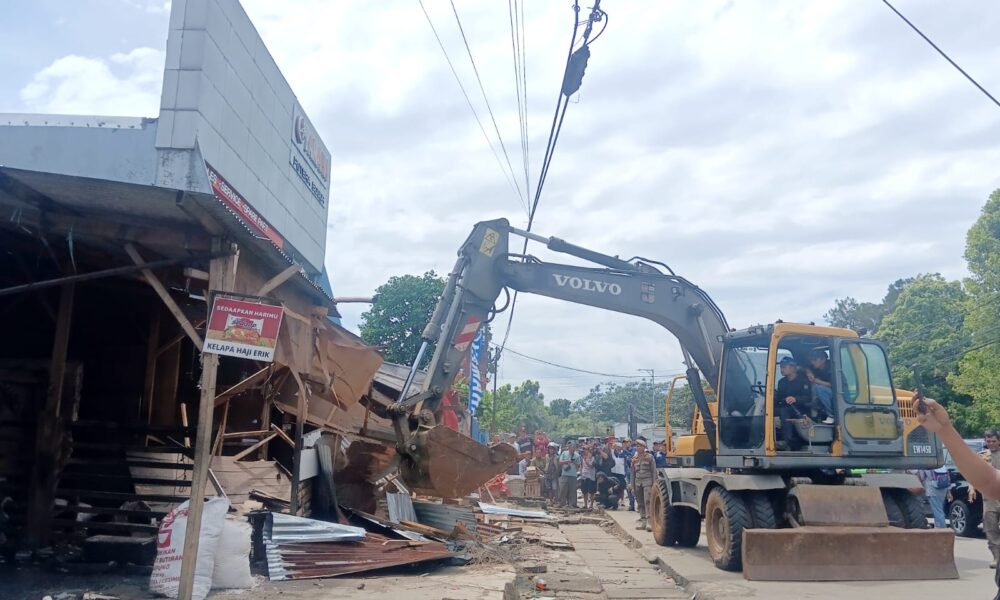 Tak Berizin, Puluhan Kios di Merdeka Dibongkar Satpol PP Kota Bogor
