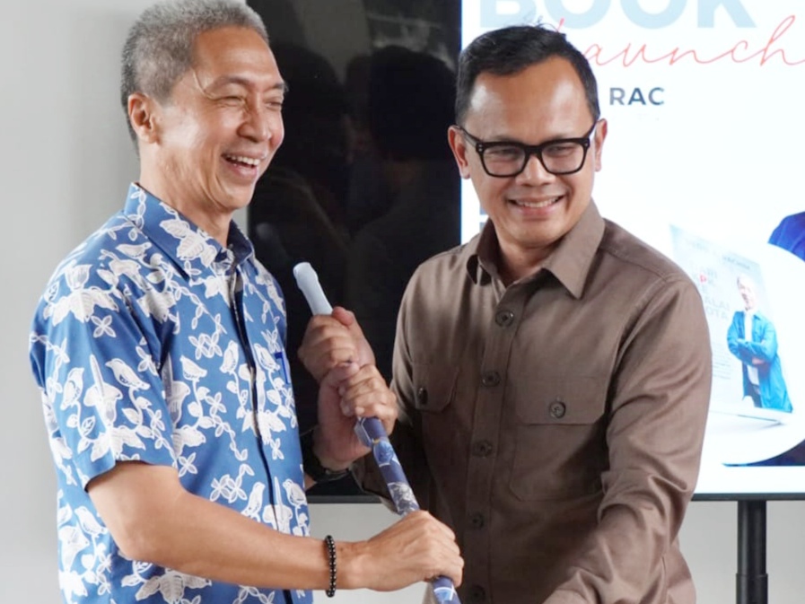 Bima Arya Beri Pesan Khusus Dedie Rachim Lewat Simbol Sapu