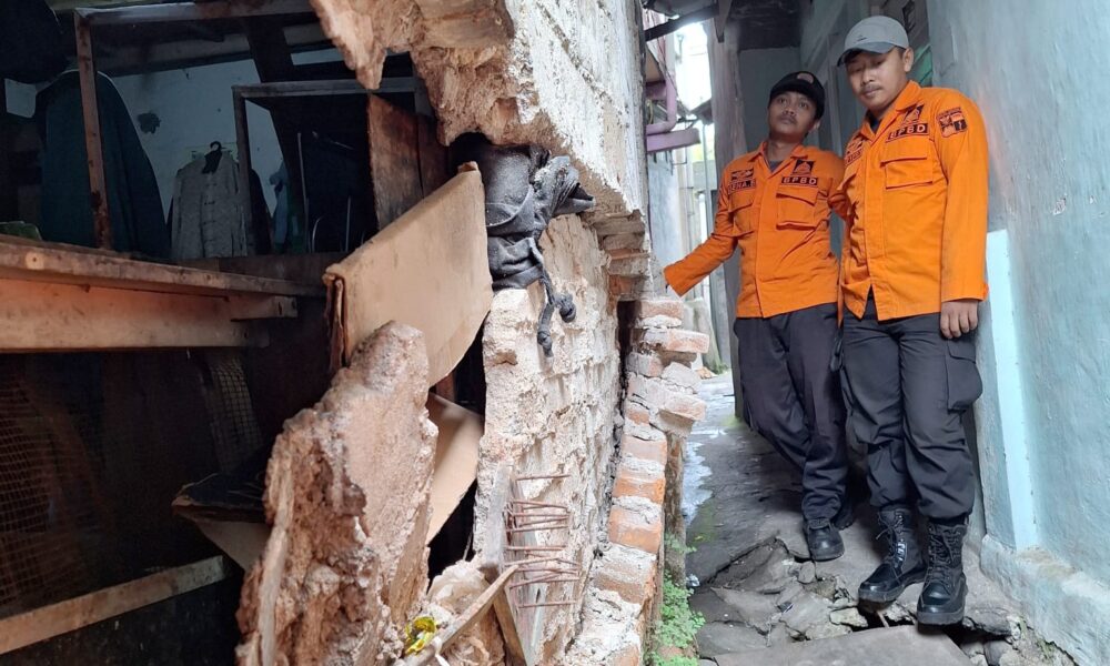 Dinding Rumah di Babakan Pasar Jebol Akibat Tanah Ambles, Penghuni Mengungsi