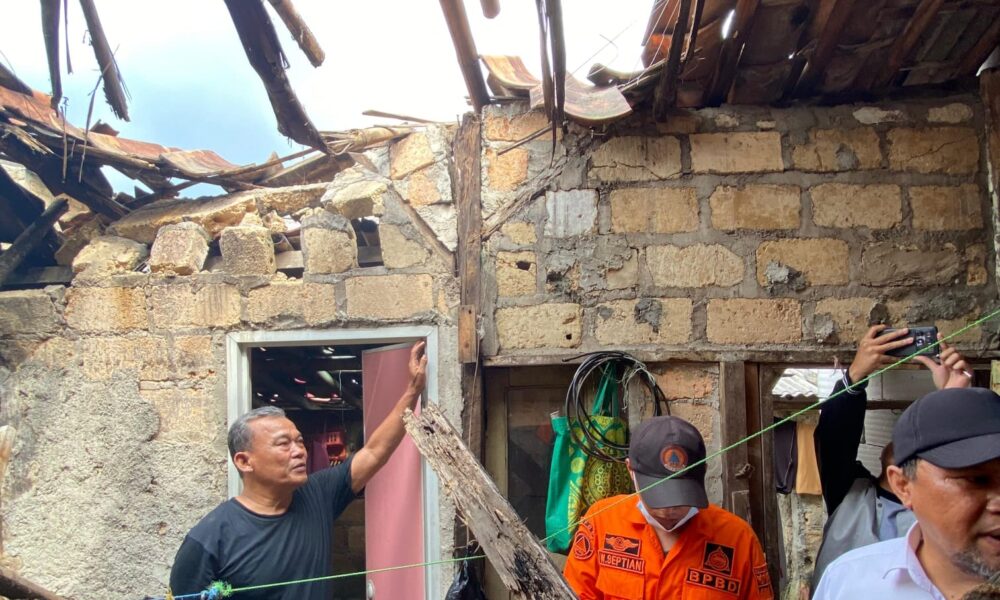 Rumah Warga di Cilendek Timur Rusak Akibat Atap Ambruk