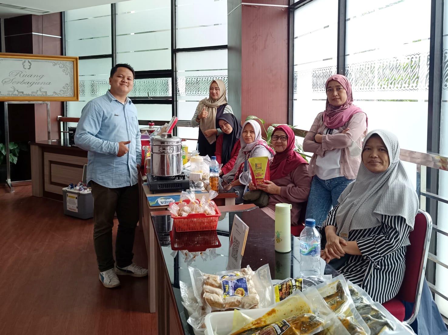 UMKM Ramaikan Bazar di Pelatihan Karate: Dagangan Laris Manis