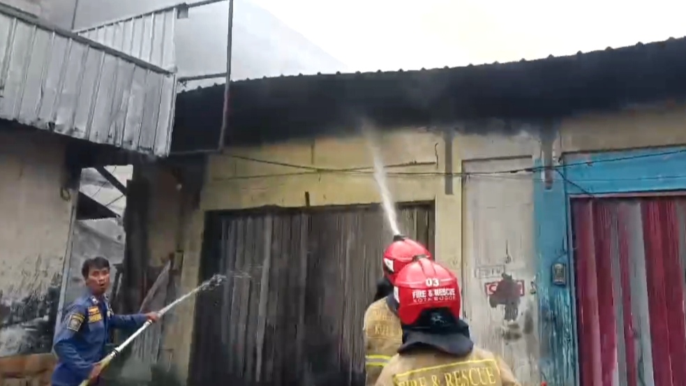 Kebakaran 5 Toko di Kedung Halang, Kerugian Capai Ratusan Juta