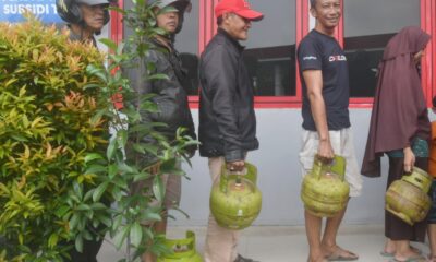 Warga di Kota Bogor Rela Antre untuk Dapat Gas Elpiji 3 Kg