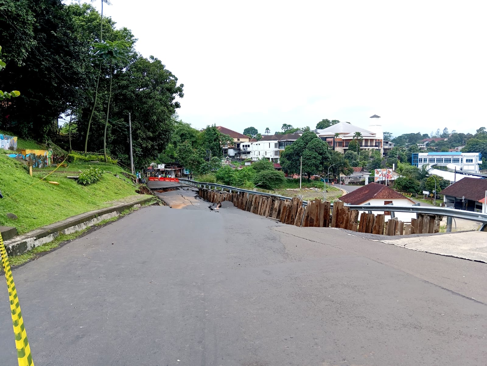Jalan Ambles, Akses Underpass Batutulis Kota Bogor Terputus