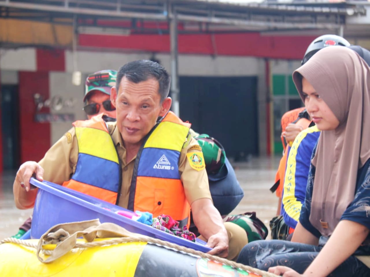 Tinjau Lokasi Bencana di Bojongkulur-Cipayung Girang, Jaro Ade Evakuasi Warga Terdampak 