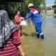 PGN Salurkan Paket Sembako untuk Warga Terdampak Banjir di Bekasi 