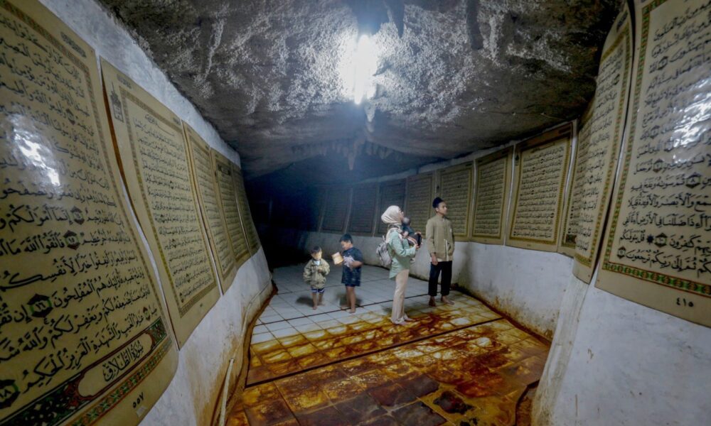 Menyusuri Gua Qur'an, Destinasi Wisata Religi di Cinangneng Bogor
