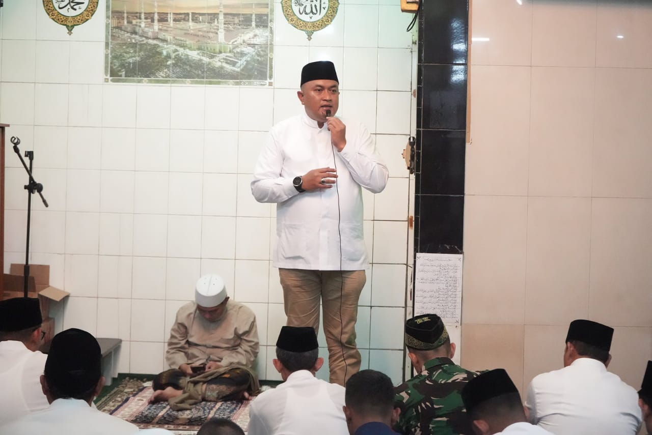 Tarawih Keliling Perdana di Masjid Al Mansyur, Rudy Susmanto Serap Aspirasi Warga 