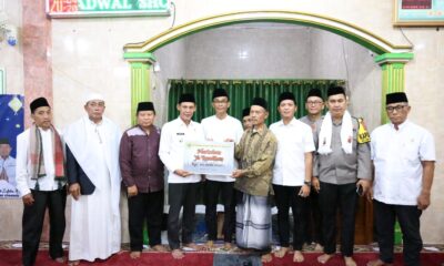 Tarawih Keliling di Cigudeg, Jaro Ade Salurkan Bantuan Renovasi Masjid
