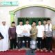 Tarawih Keliling di Cigudeg, Jaro Ade Salurkan Bantuan Renovasi Masjid