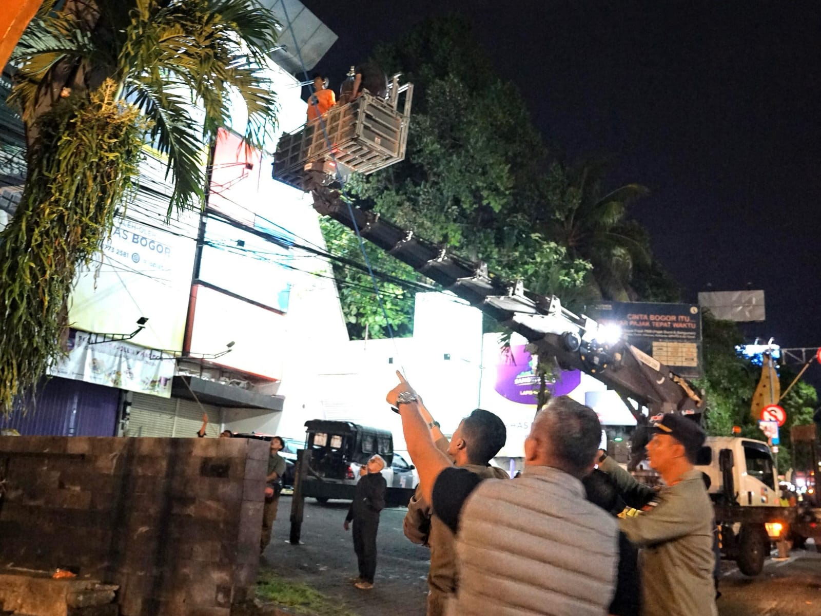 Billboard Tak Berizin Dibongkar, Moratorium segera Diterapkan di SSA