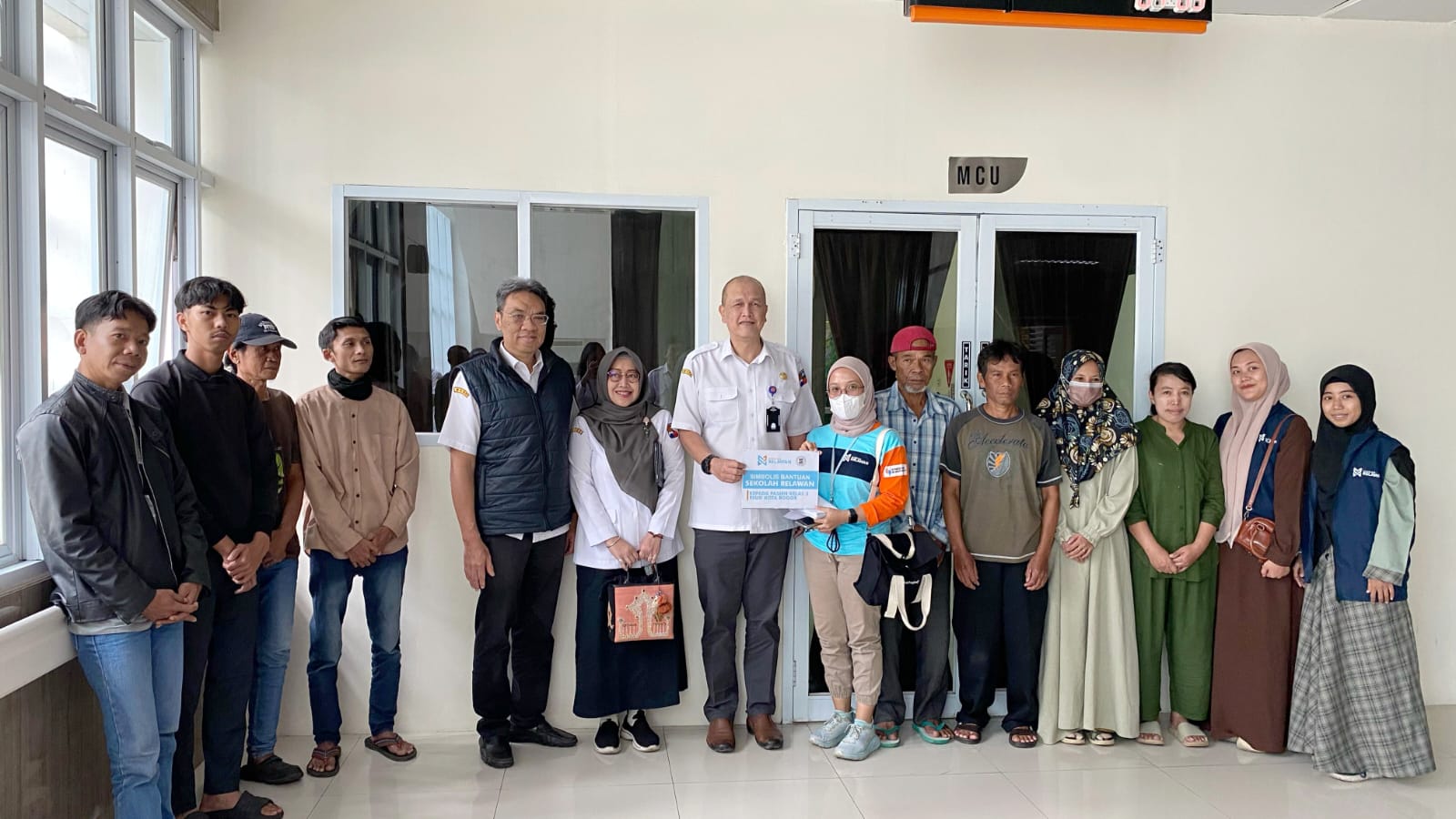 Sekolah Relawan Salurkan Zakat untuk 200 Pasien Kelas 3 RSUD Kota Bogor