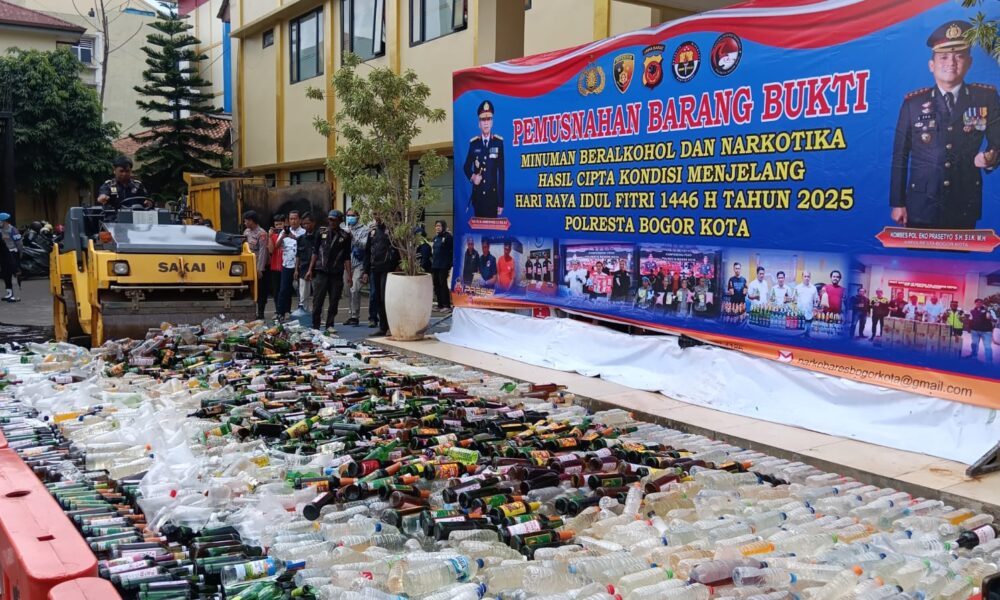 Belasan Ribu Botol Miras dan 7 Kg Sabu Dimusnahkan di Kota Bogor