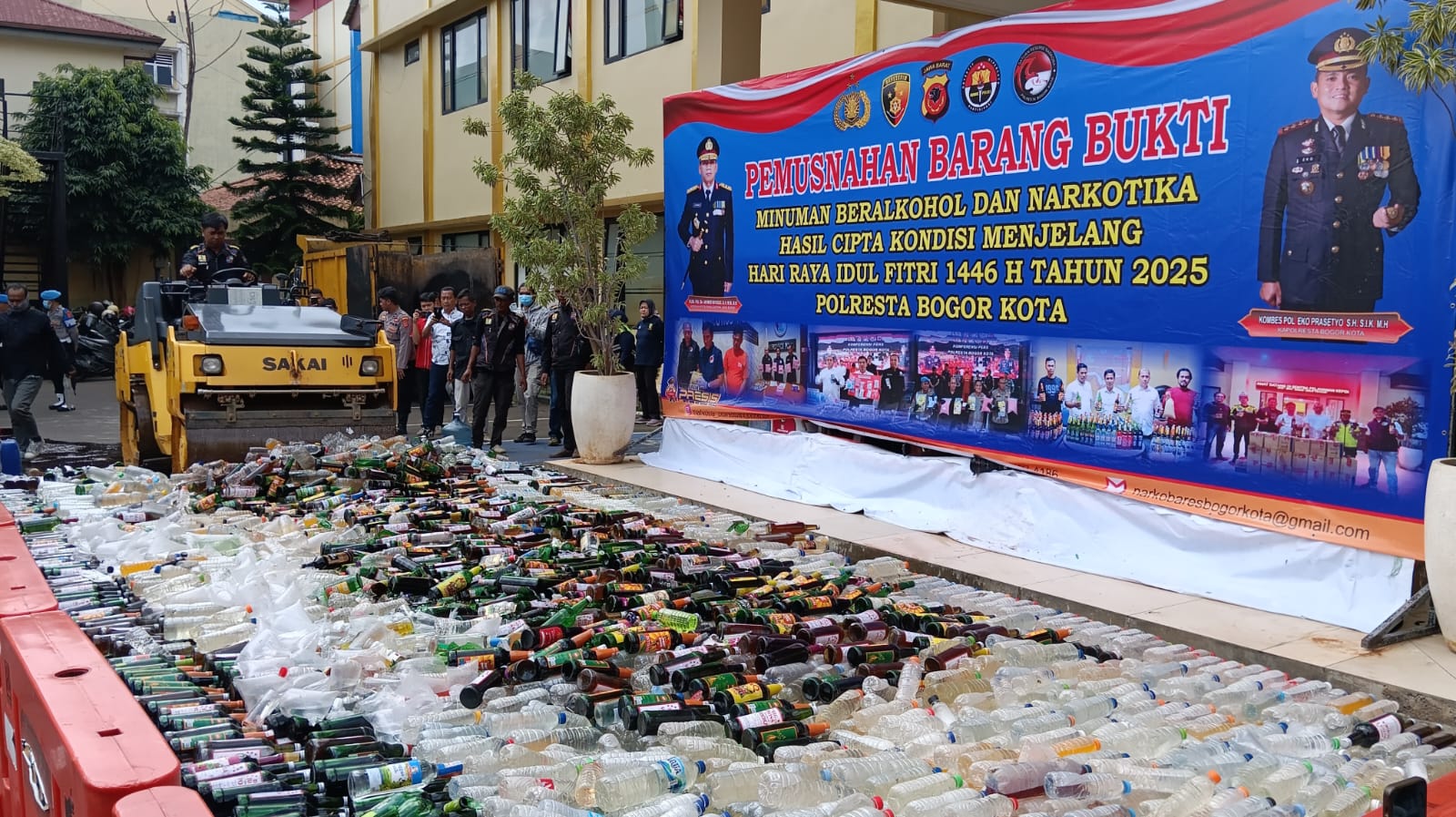 Belasan Ribu Botol Miras dan 7 Kg Sabu Dimusnahkan di Kota Bogor