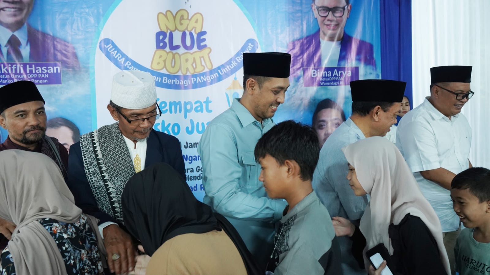 Ngablueburit, Rifki Alaydrus Berbagi Pangan untuk Rakyat